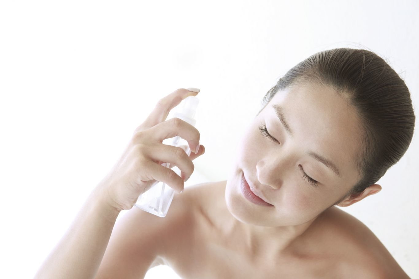 Những tác dụng thần kì của nước hoa hồng Những tác dụng thần kì của nước hoa hồng