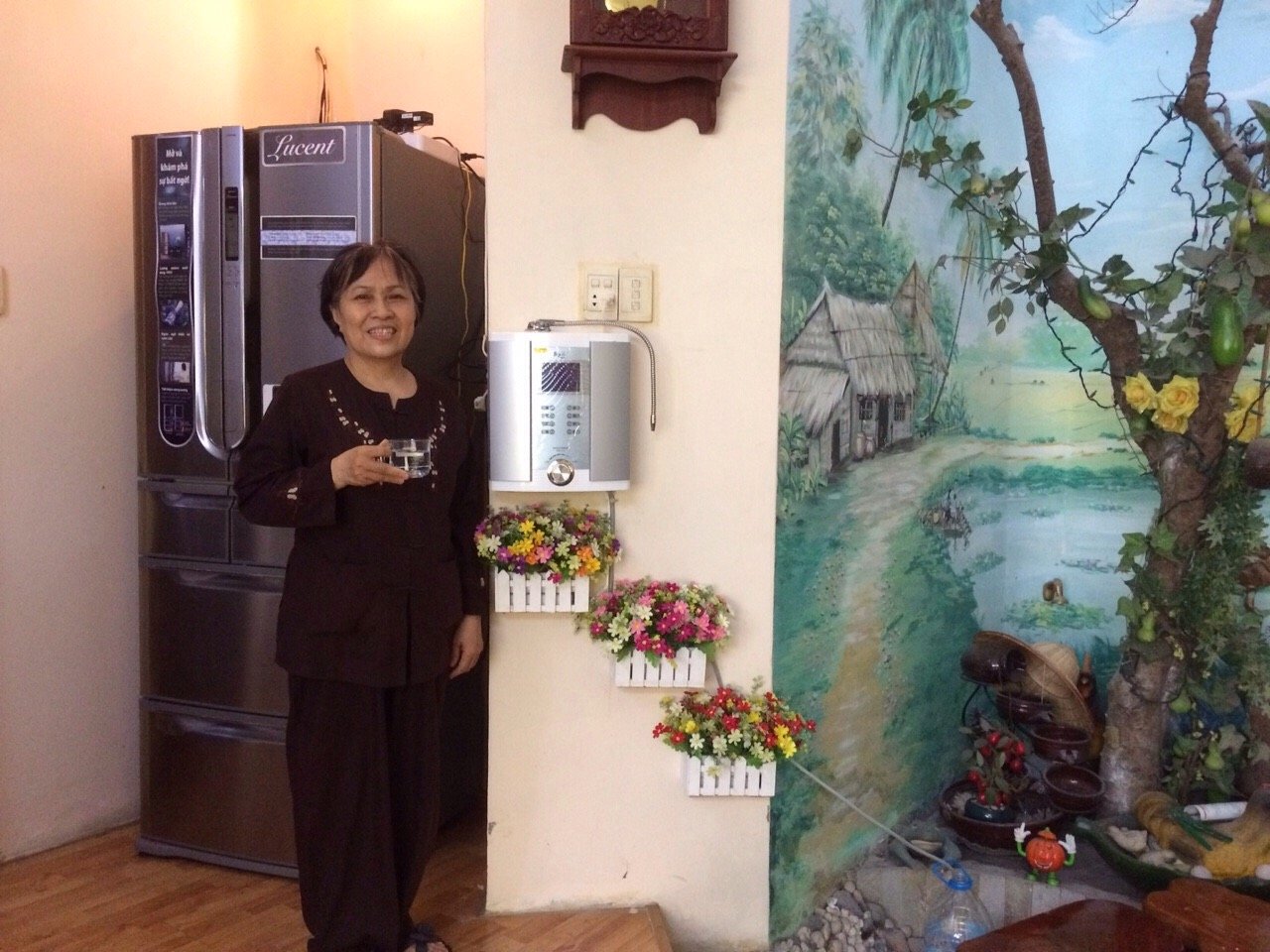 Khách hàng tự tay mang mẫu nước lên Viện Pasteur xét nghiệm Khách hàng tự tay mang mẫu nước lên Viện Pasteur xét nghiệm