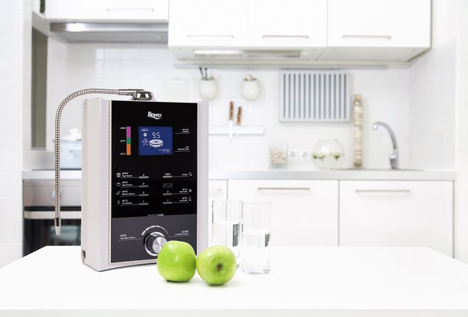 Nước hoa hồng từ máy tạo nước Pi hỗ trợ điều trị da mụn Nước hoa hồng từ máy tạo nước Pi hỗ trợ điều trị da mụn